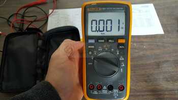 Fluke 17B+ Digital Multimeter with Temperature Measurement